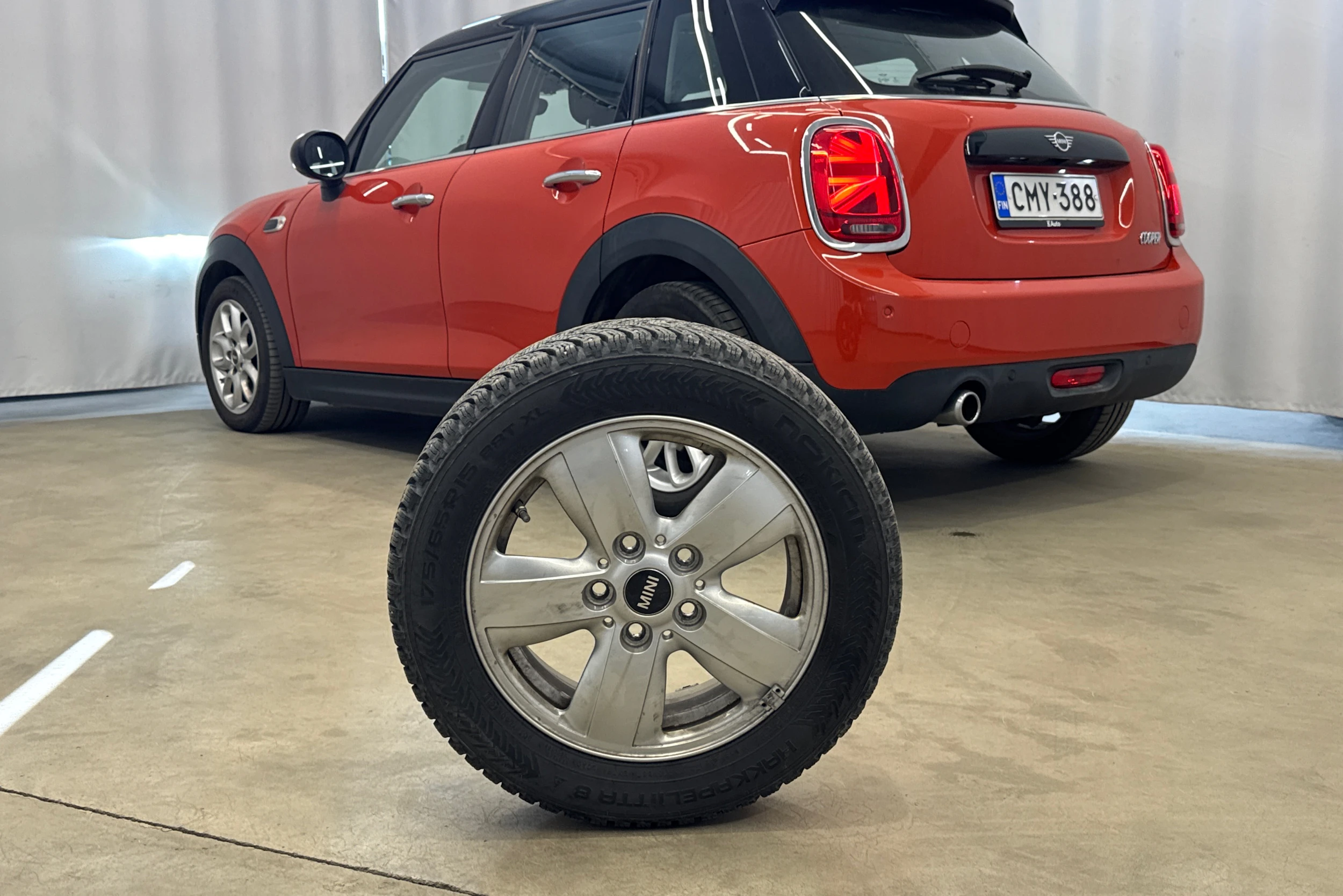 oranssi Mini Hatchback 2019 kuva 23.