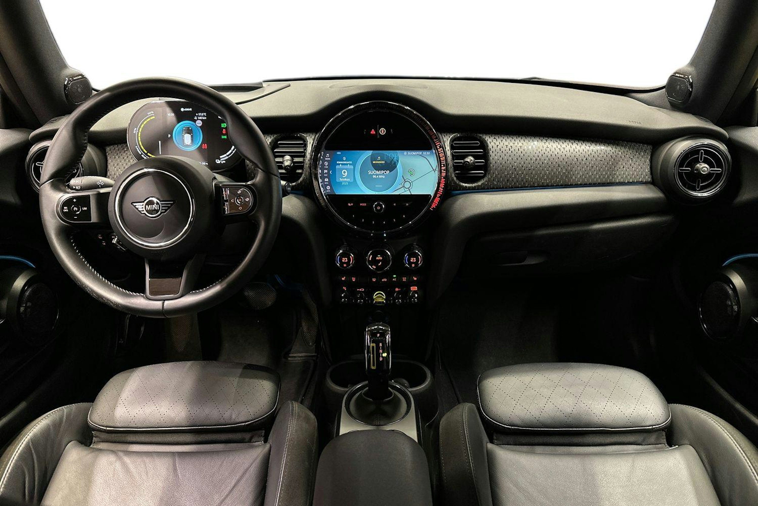 musta Mini Hatchback 2023 kuva 7.