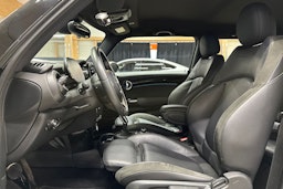 musta Mini Hatchback 2023 kuva 14.