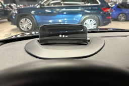 musta Mini Hatchback 2023 kuva 22.