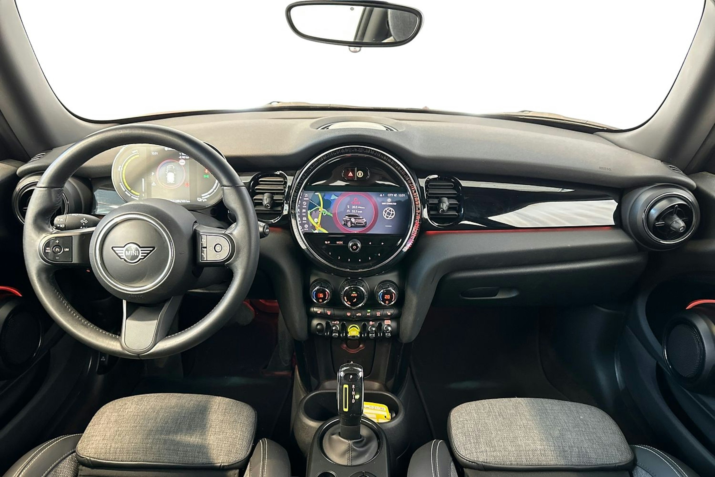 punainen Mini Hatchback 2022 kuva 9.