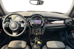 punainen Mini Hatchback 2022 kuva 9.