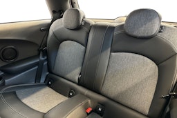 punainen Mini Hatchback 2022 kuva 10.