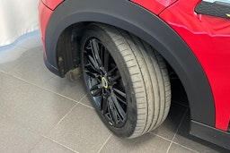 punainen Mini Hatchback 2022 kuva 13.