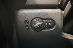 punainen Mini Hatchback 2022 kuva 17.