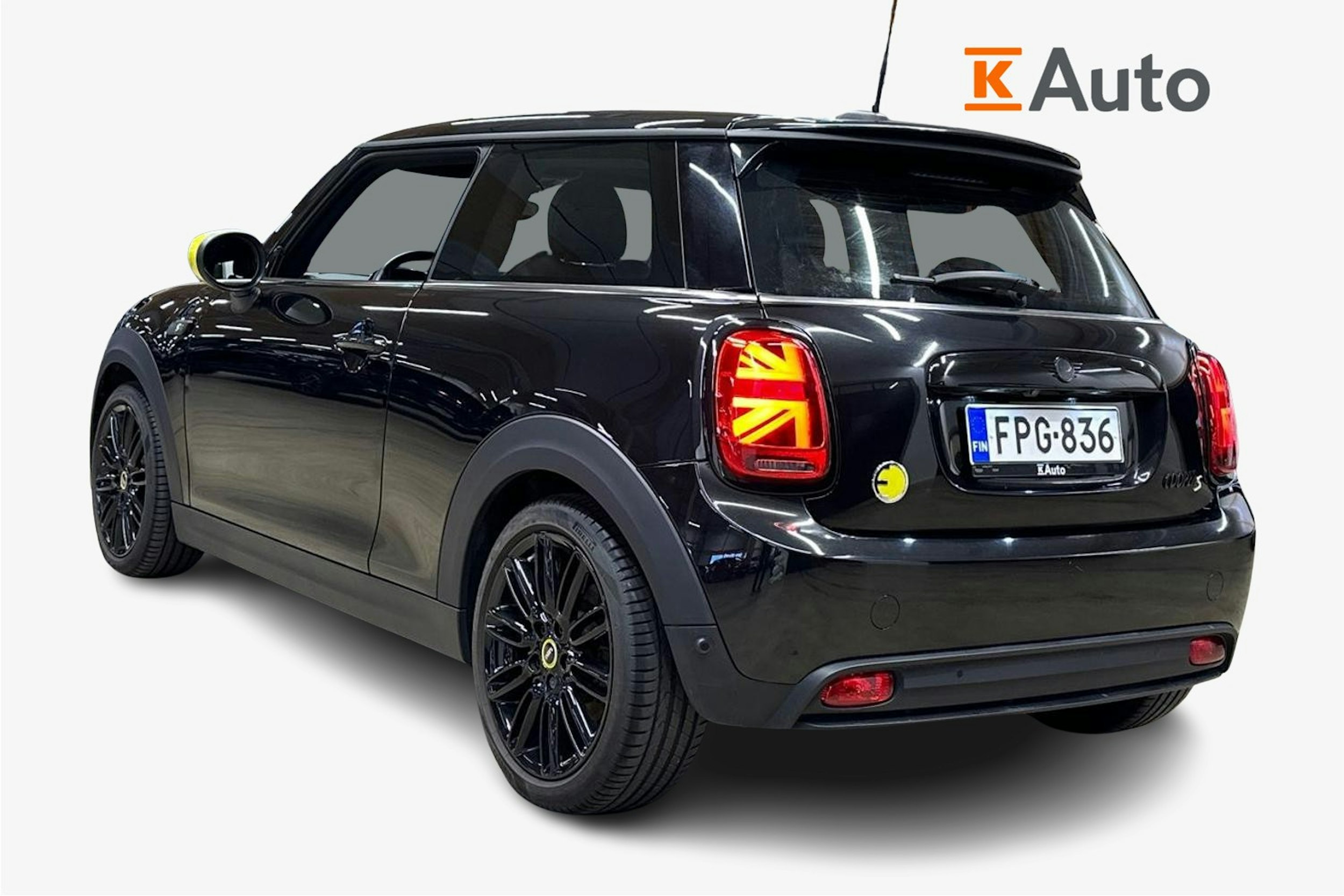 musta Mini Hatchback 2023 kuva 2.