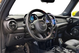 musta Mini Hatchback 2023 kuva 7.