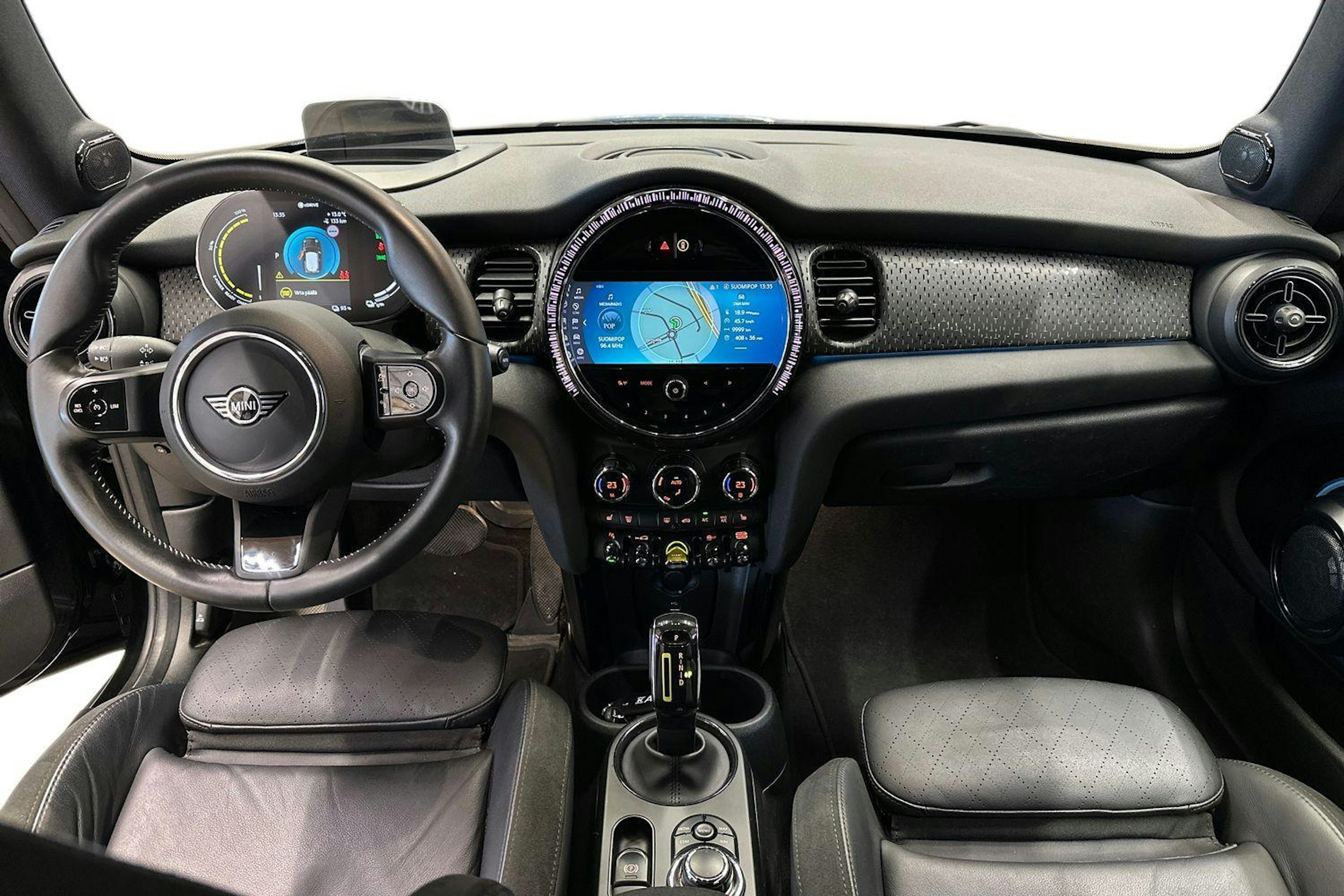 musta Mini Hatchback 2023 kuva 8.