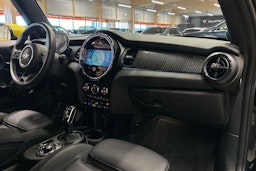 musta Mini Hatchback 2023 kuva 11.