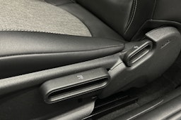 punainen Mini Hatchback 2023 kuva 16.