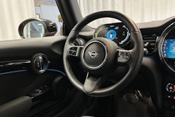 punainen Mini Hatchback 2023 kuva 17.