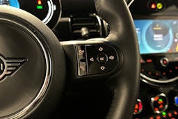 punainen Mini Hatchback 2023 kuva 19.