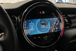 punainen Mini Hatchback 2023 kuva 22.