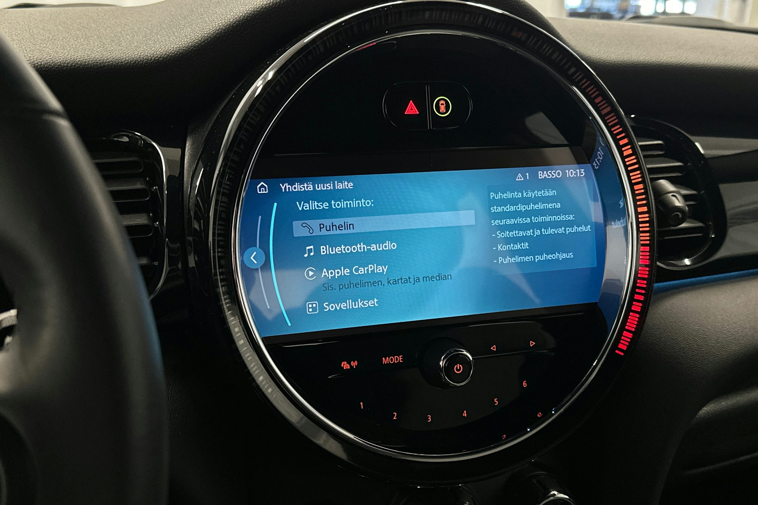 punainen Mini Hatchback 2023 kuva 23.