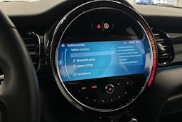 punainen Mini Hatchback 2023 kuva 23.