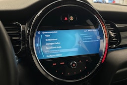 punainen Mini Hatchback 2023 kuva 25.