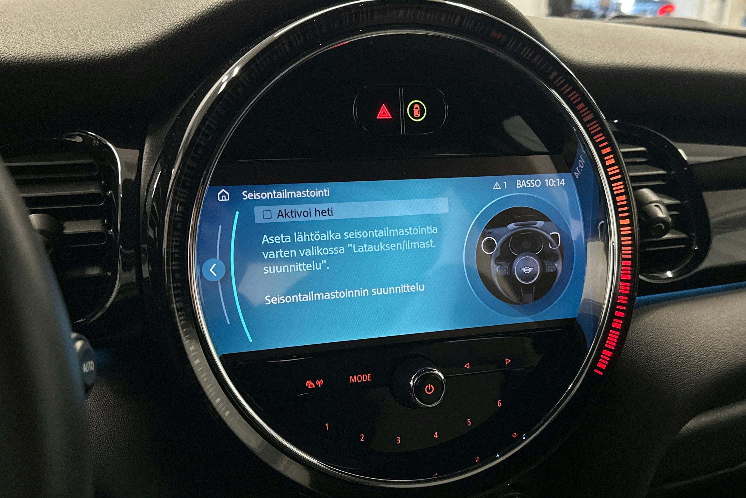 punainen Mini Hatchback 2023 kuva 26.