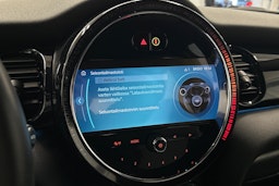 punainen Mini Hatchback 2023 kuva 26.