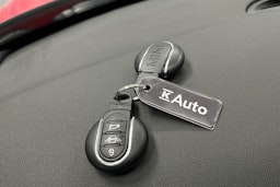 punainen Mini Hatchback 2023 kuva 31.