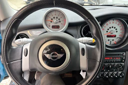 sininen Mini One 2005 kuva 25.