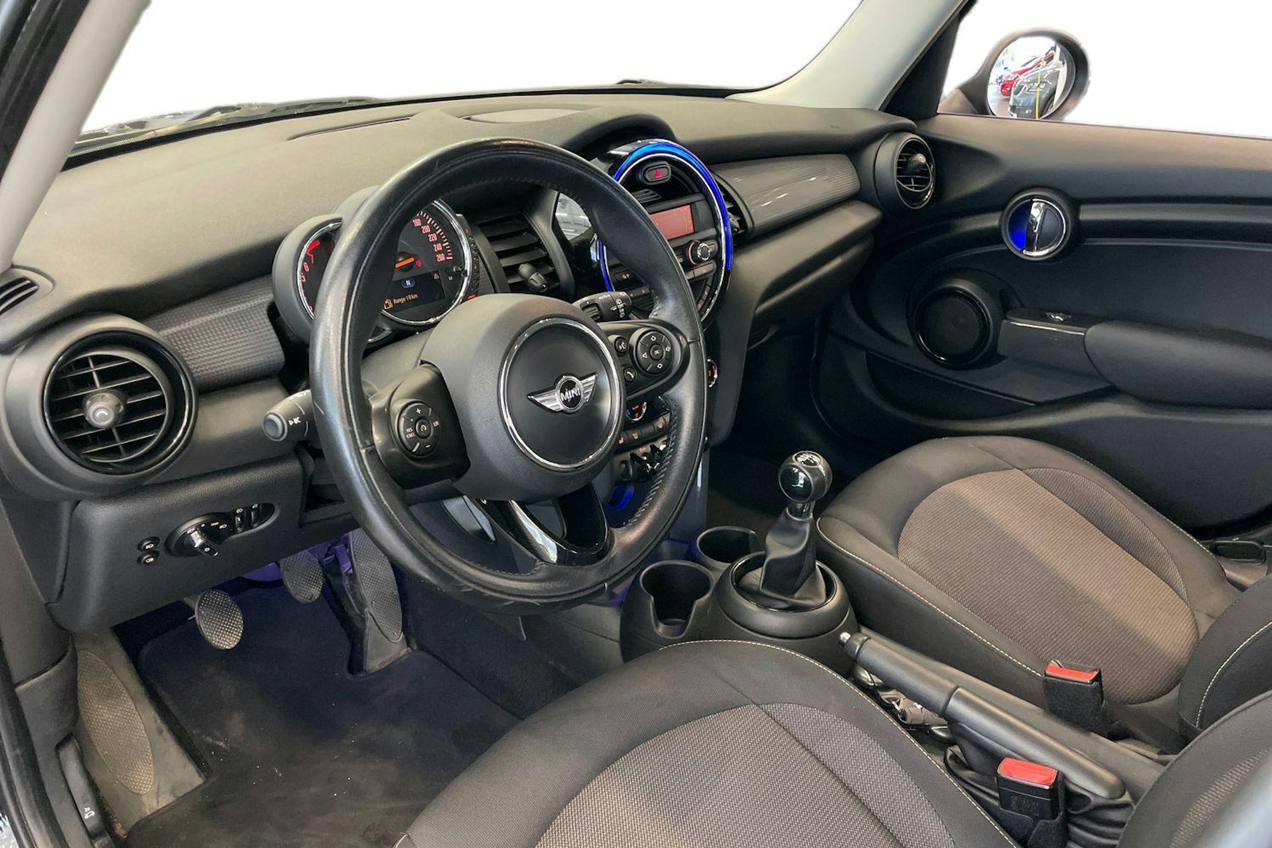 Musta Mini One 2017 kuva 7.