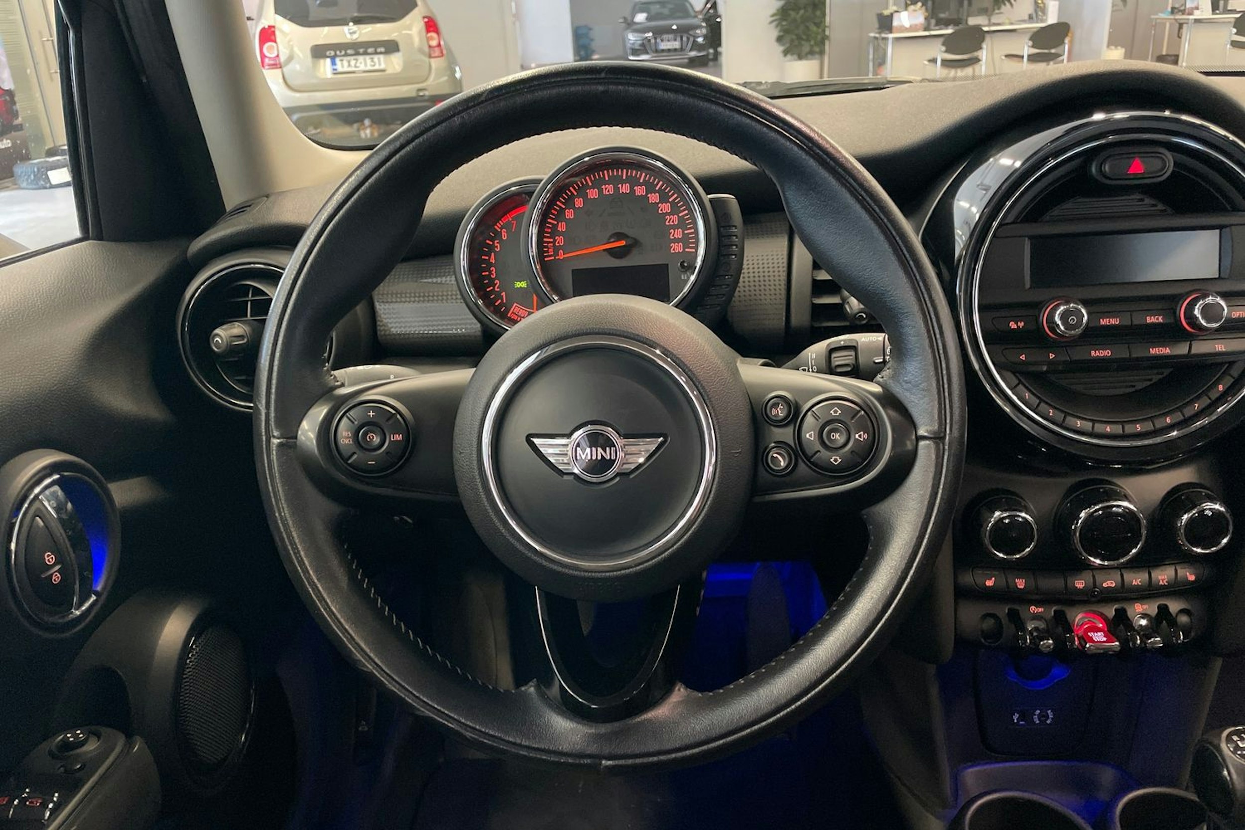 Musta Mini One 2017 kuva 17.
