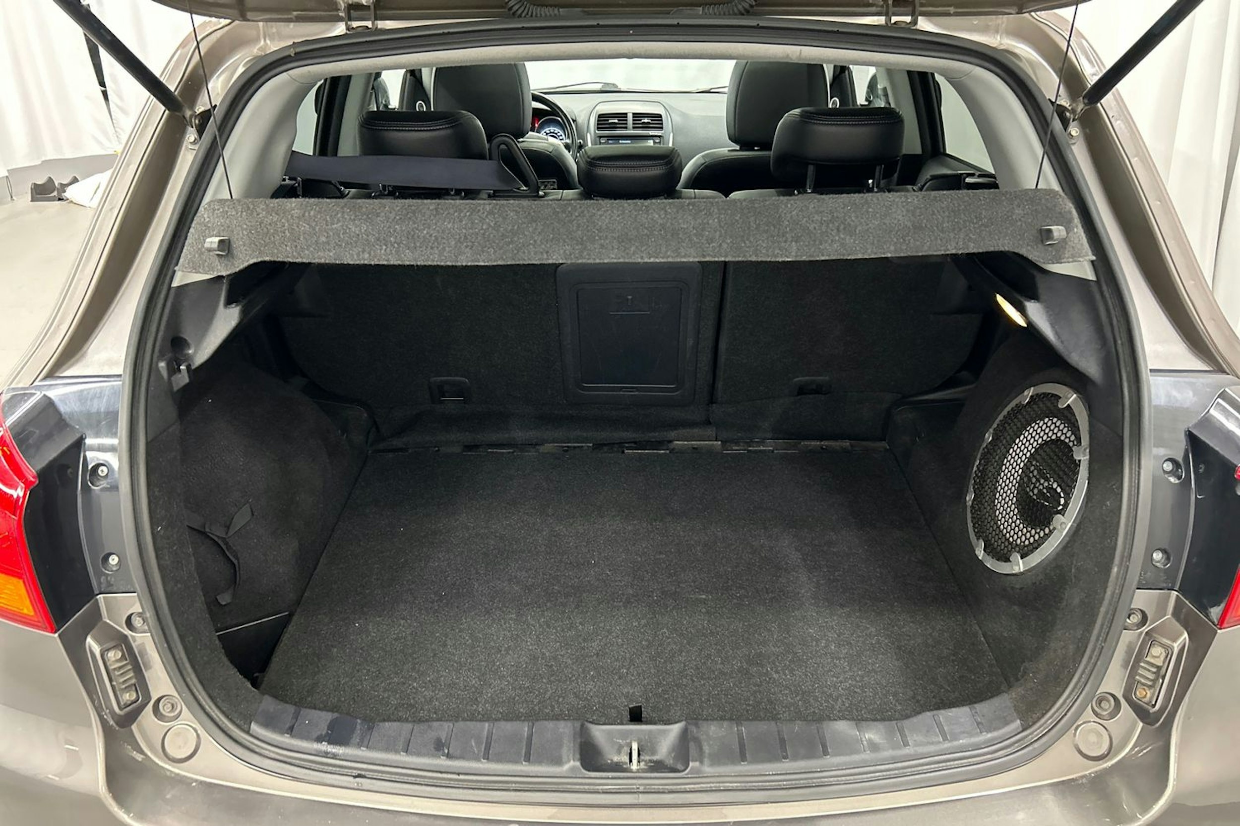 ruskea (beige) Mitsubishi ASX 2010 kuva 14.