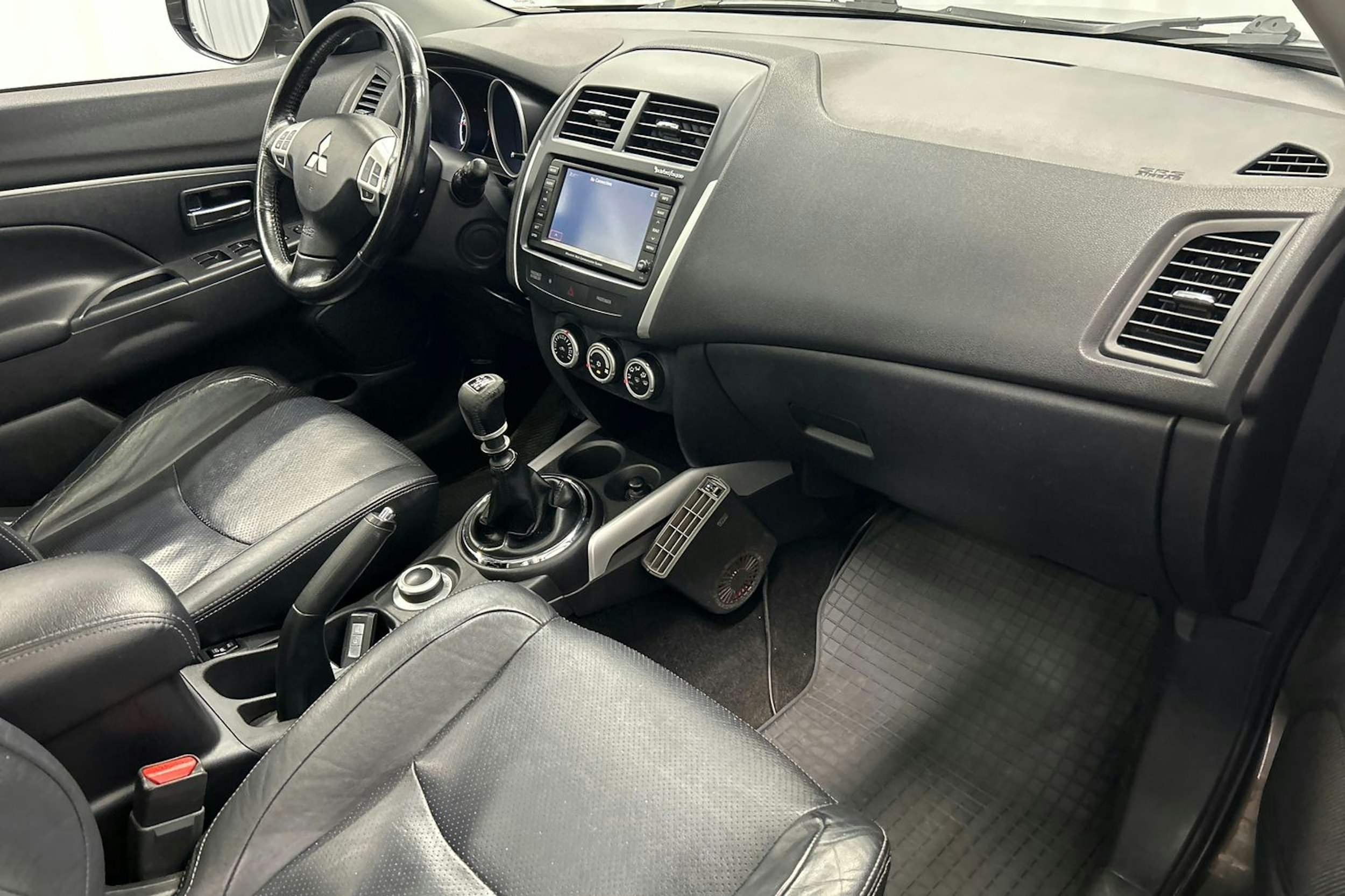 ruskea (beige) Mitsubishi ASX 2010 kuva 16.