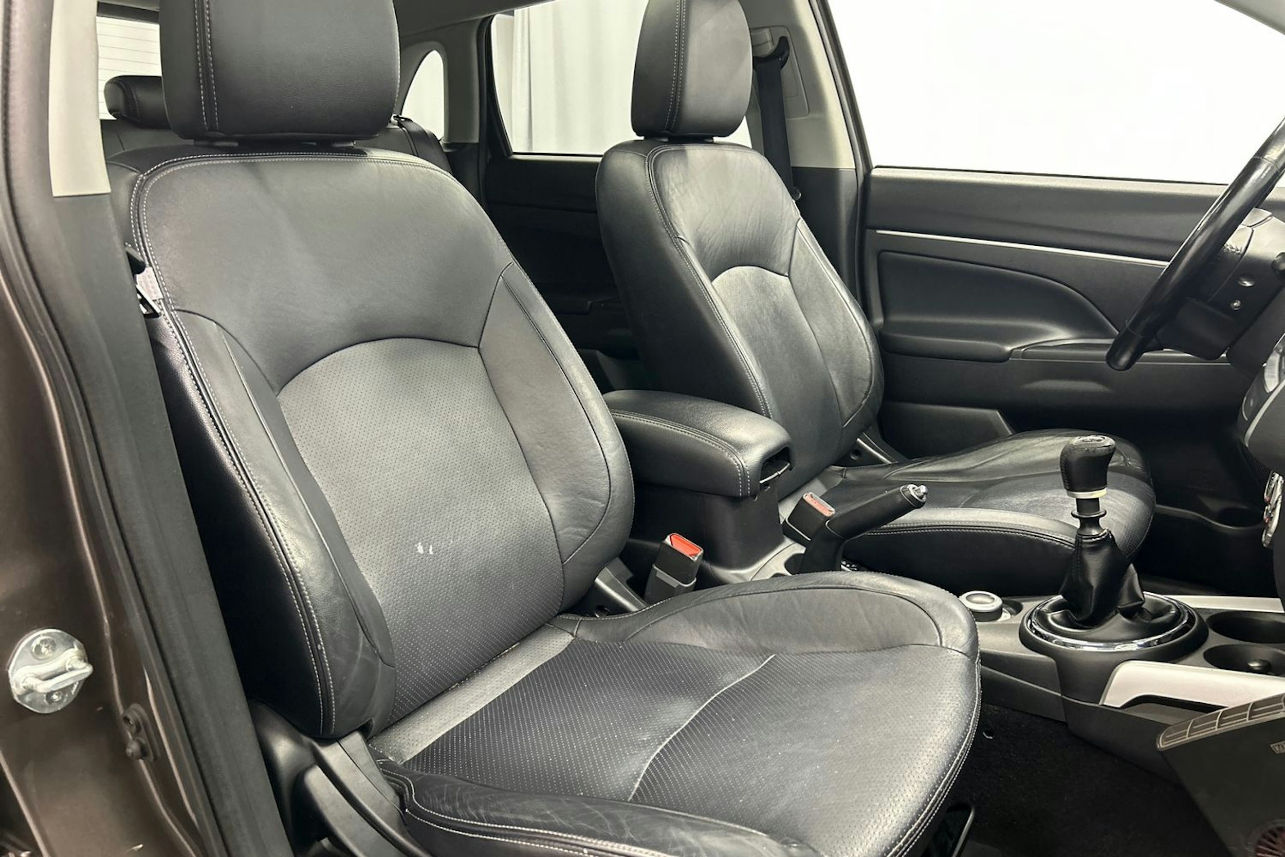 ruskea (beige) Mitsubishi ASX 2010 kuva 17.