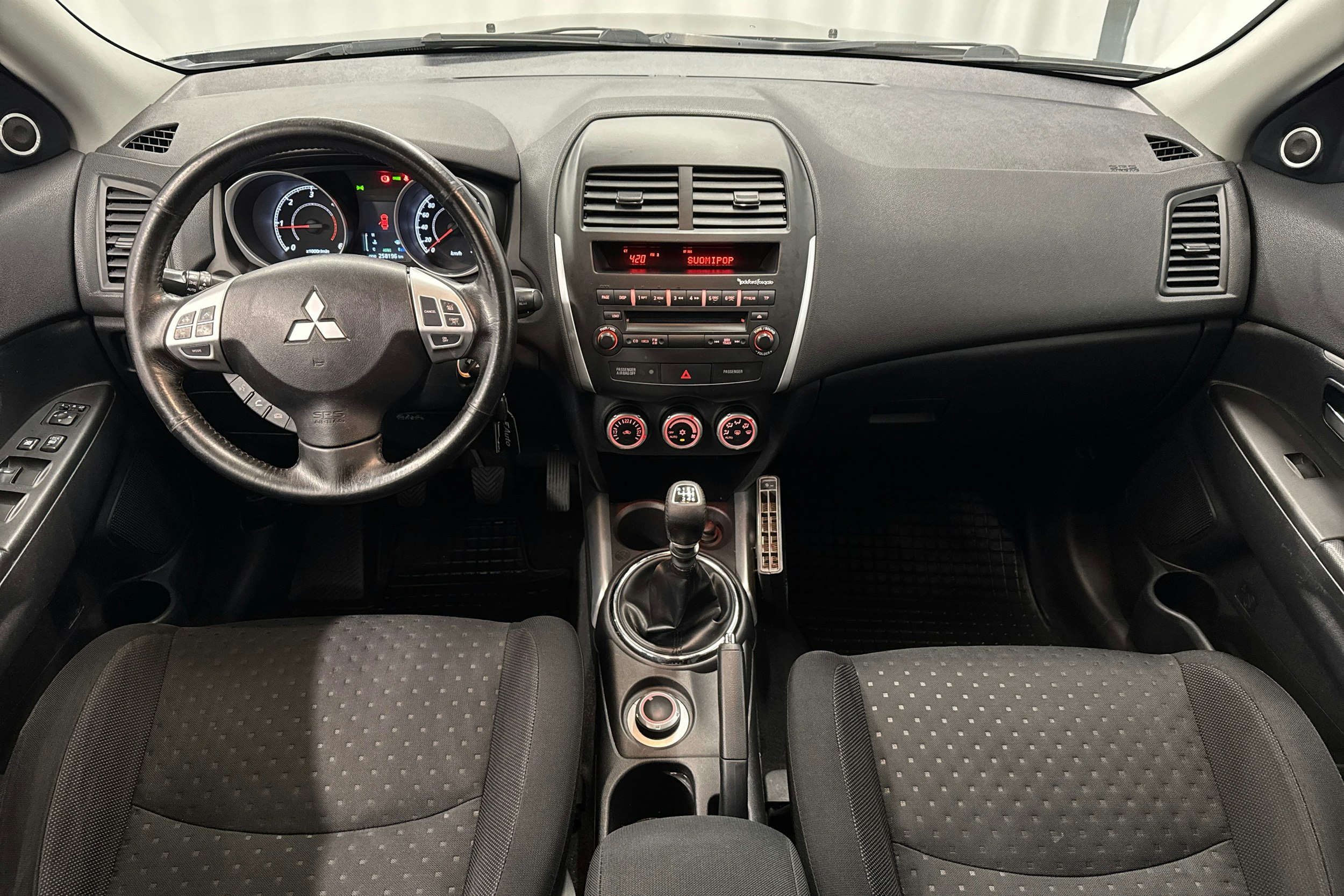 ruskea (beige) Mitsubishi ASX 2011 kuva 7.