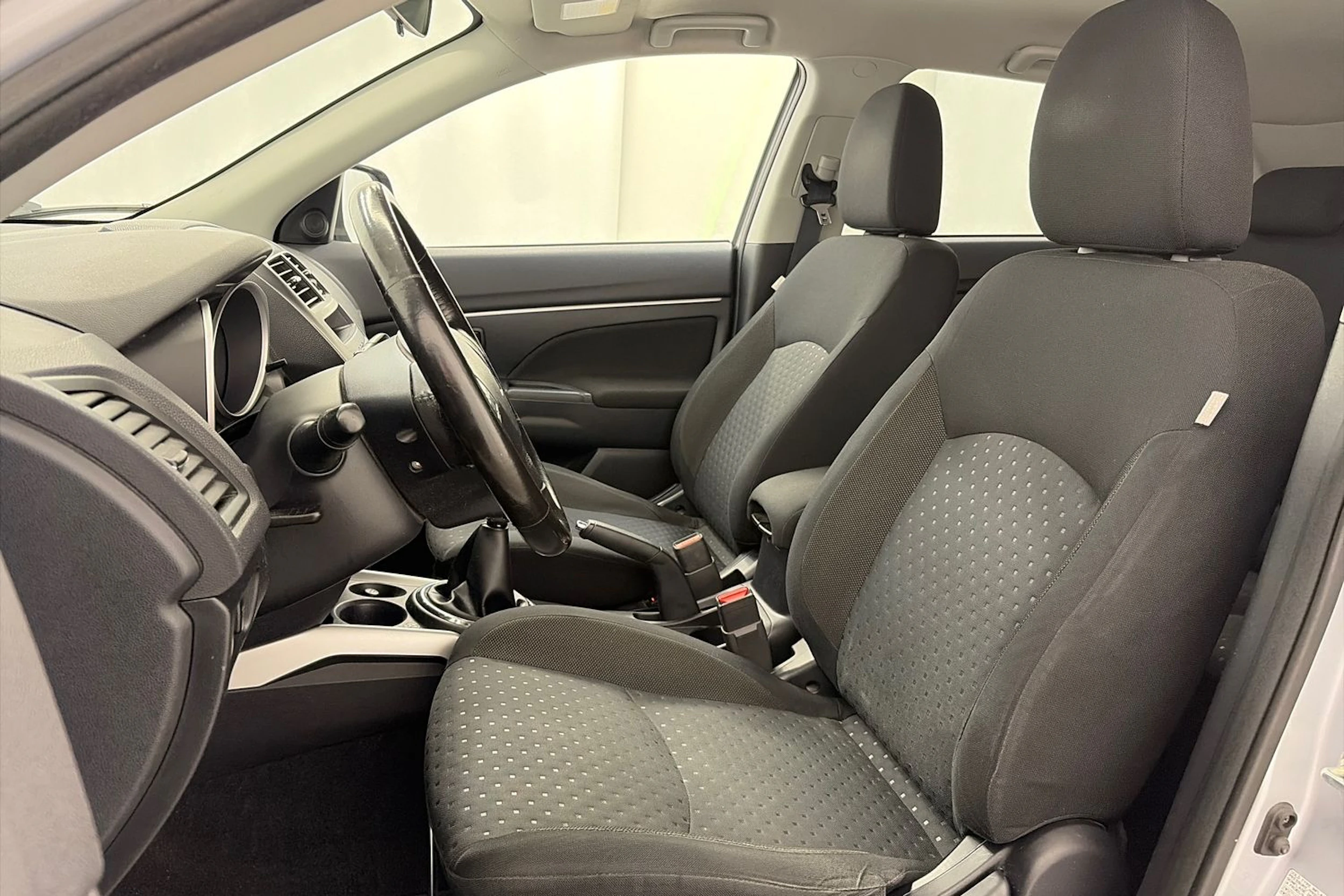 Harmaa Mitsubishi ASX 2011 kuva 12.
