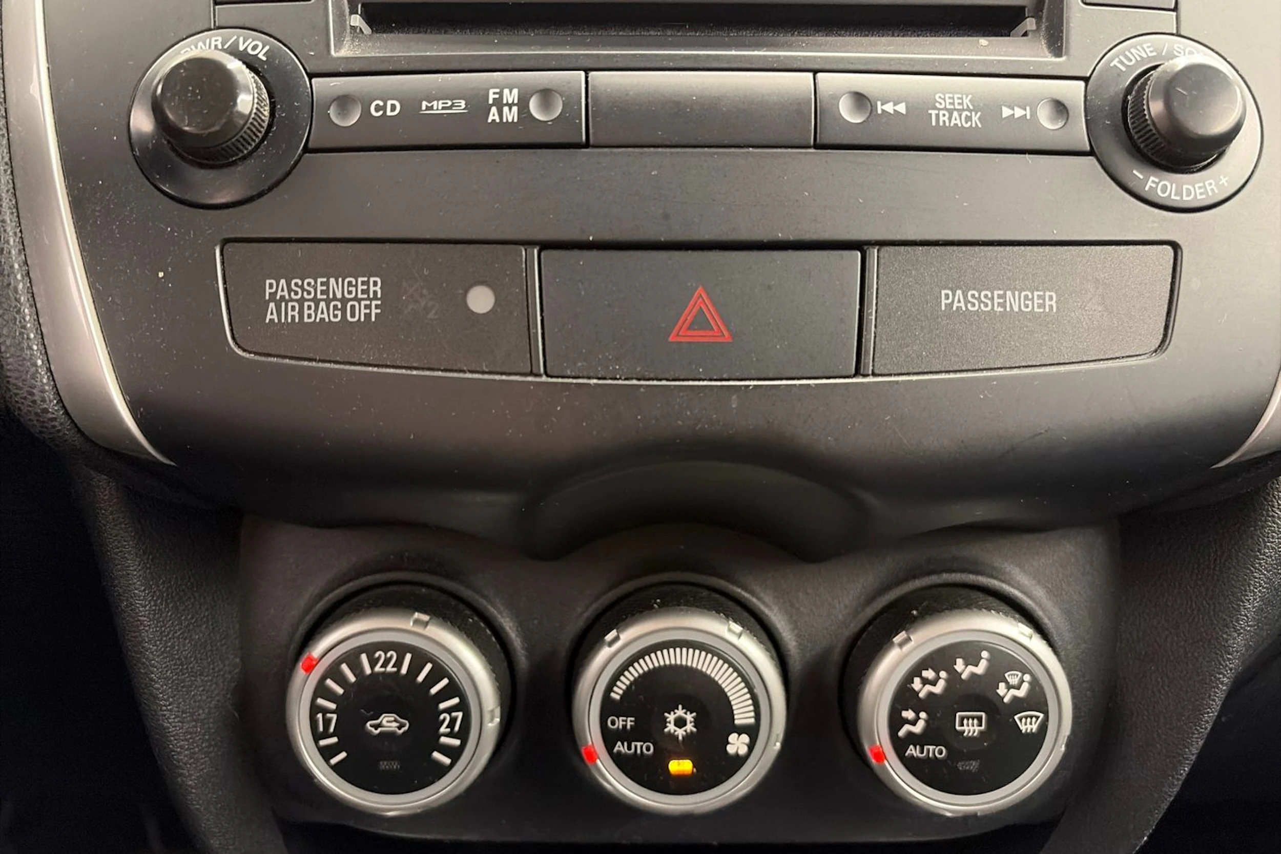 Harmaa Mitsubishi ASX 2011 kuva 17.