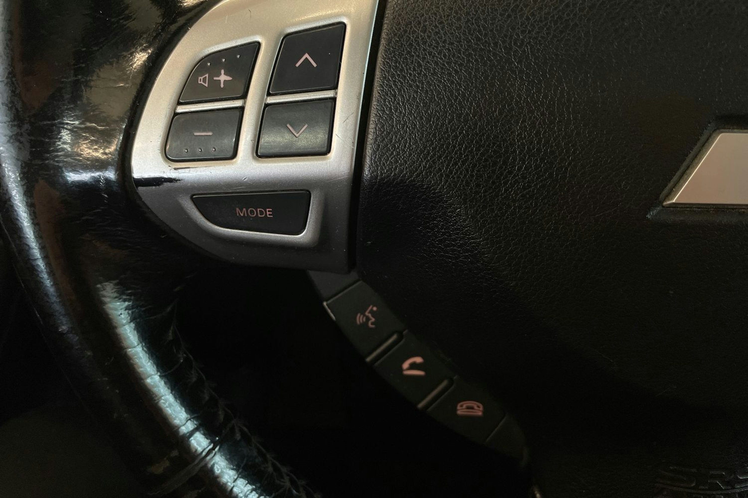 ruskea (beige) Mitsubishi ASX 2011 kuva 17.