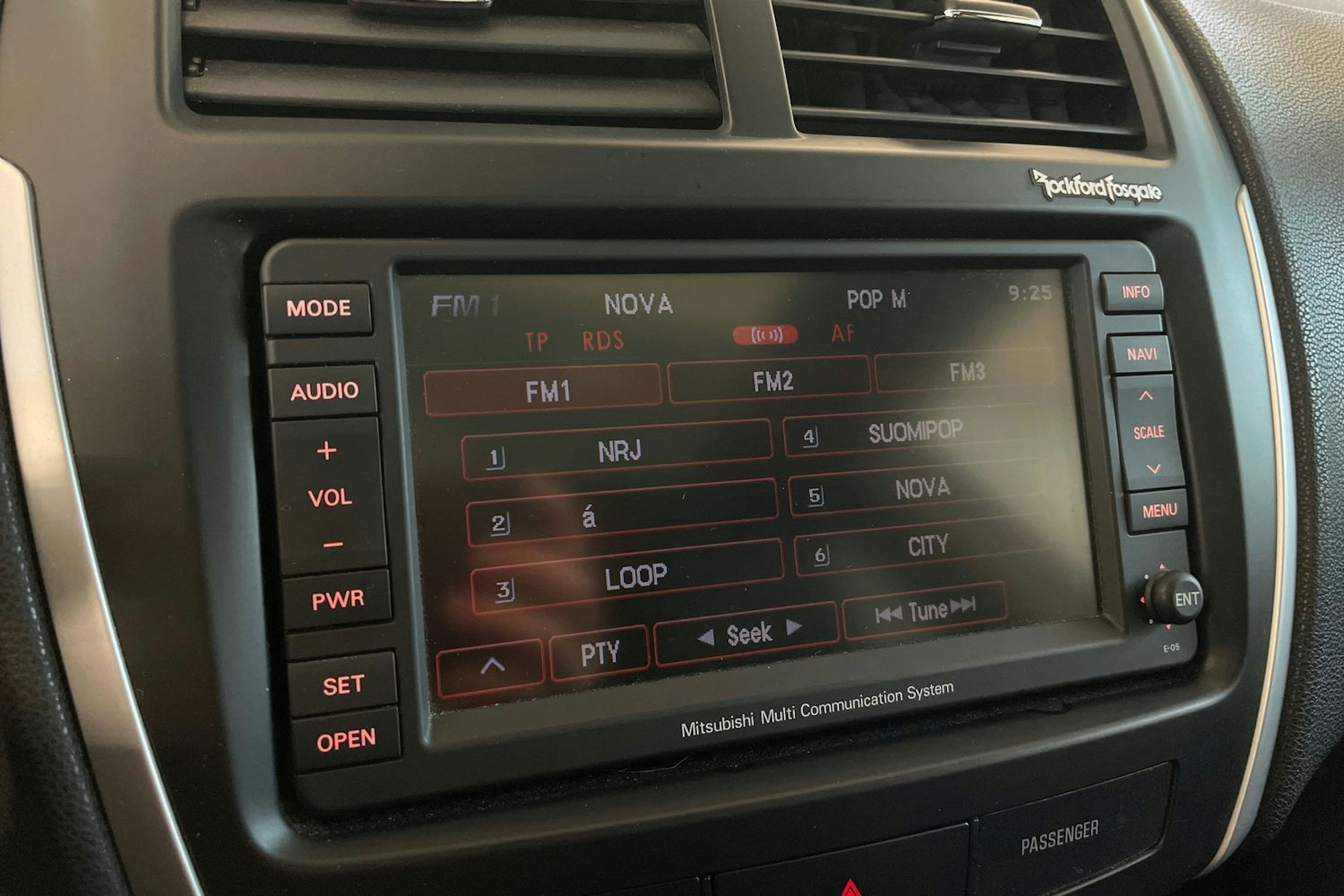 ruskea (beige) Mitsubishi ASX 2011 kuva 23.