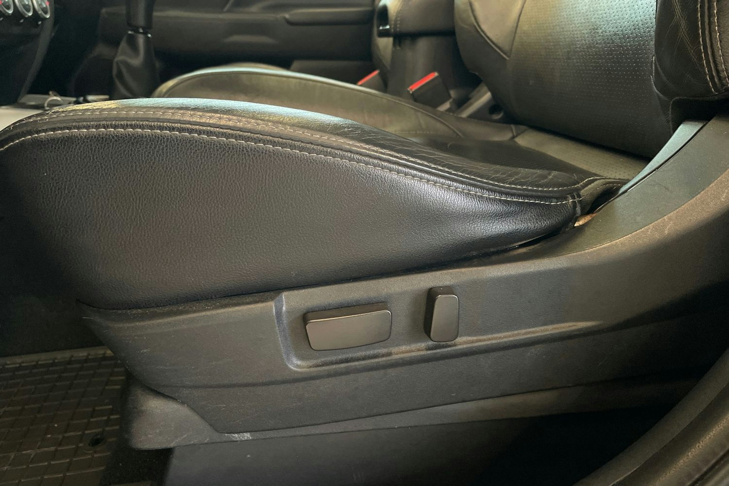 ruskea (beige) Mitsubishi ASX 2011 kuva 26.