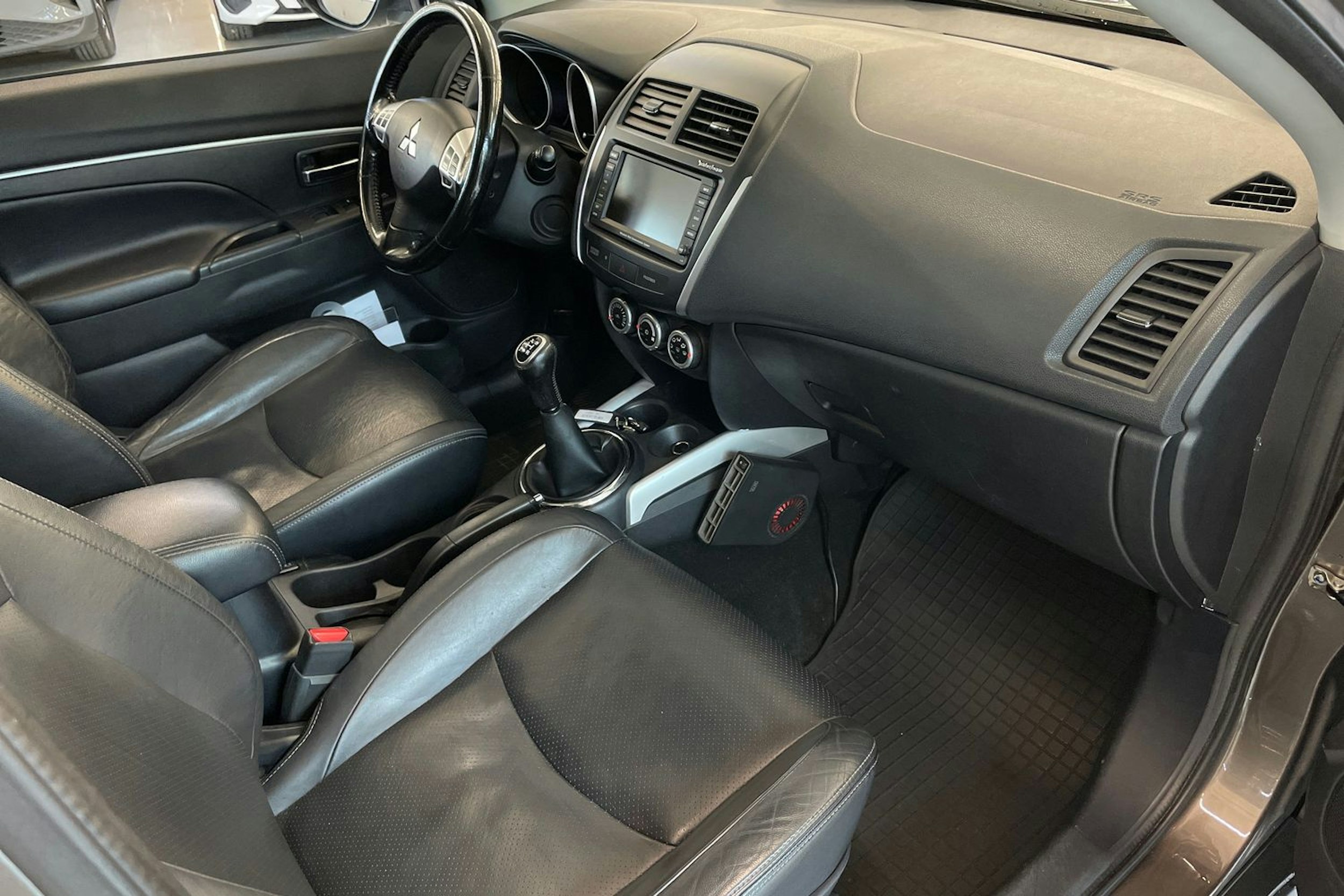 ruskea (beige) Mitsubishi ASX 2011 kuva 29.