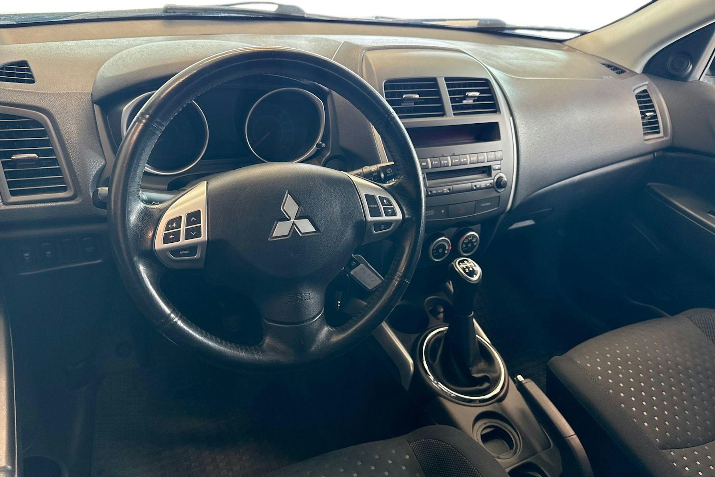 Sininen Mitsubishi ASX 2011 kuva 3.