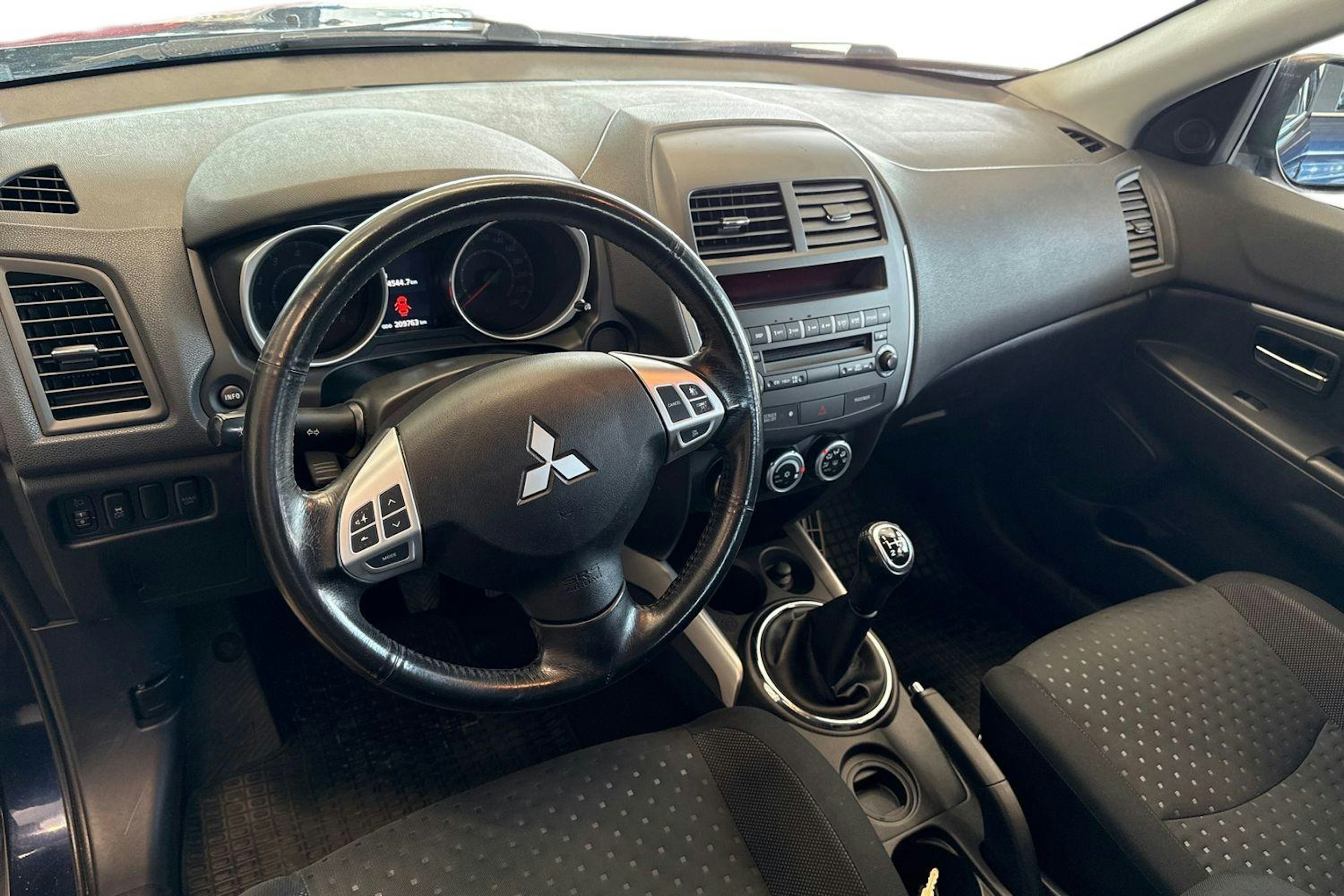 Sininen Mitsubishi ASX 2011 kuva 6.