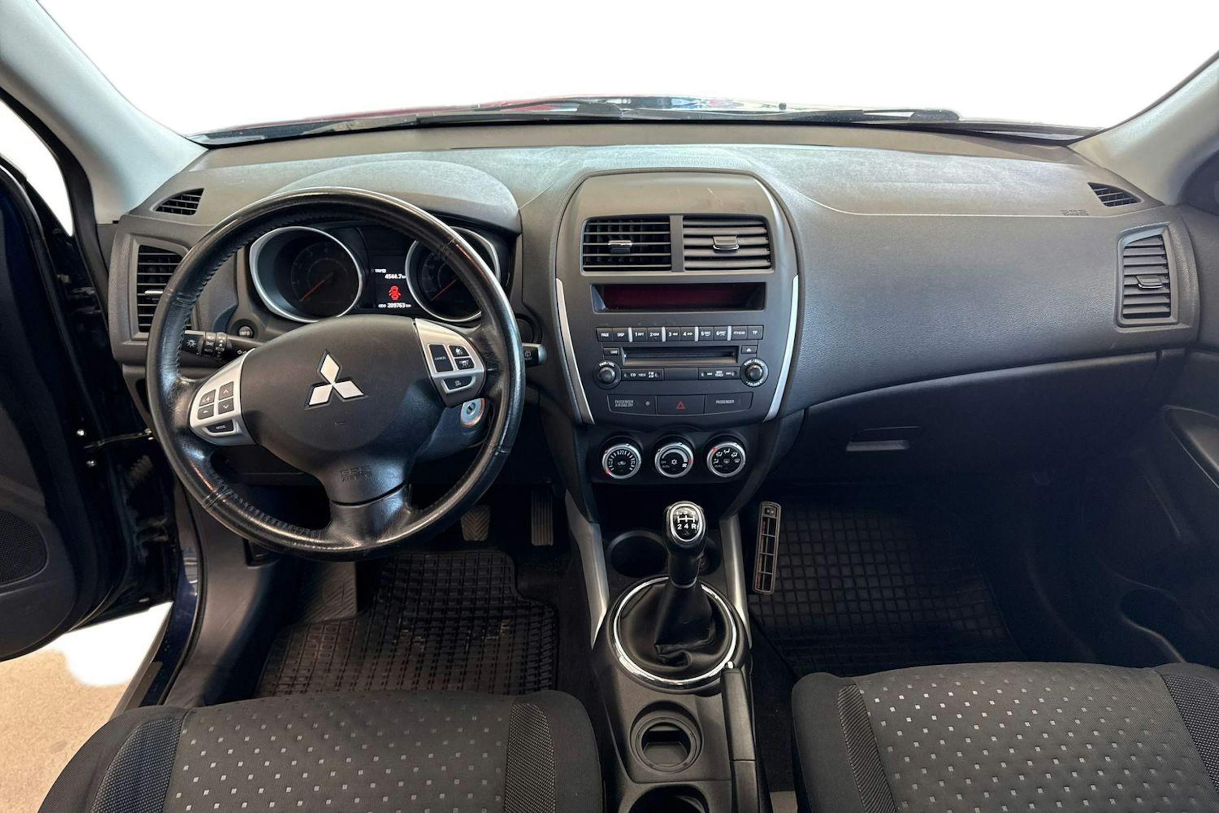 Sininen Mitsubishi ASX 2011 kuva 7.