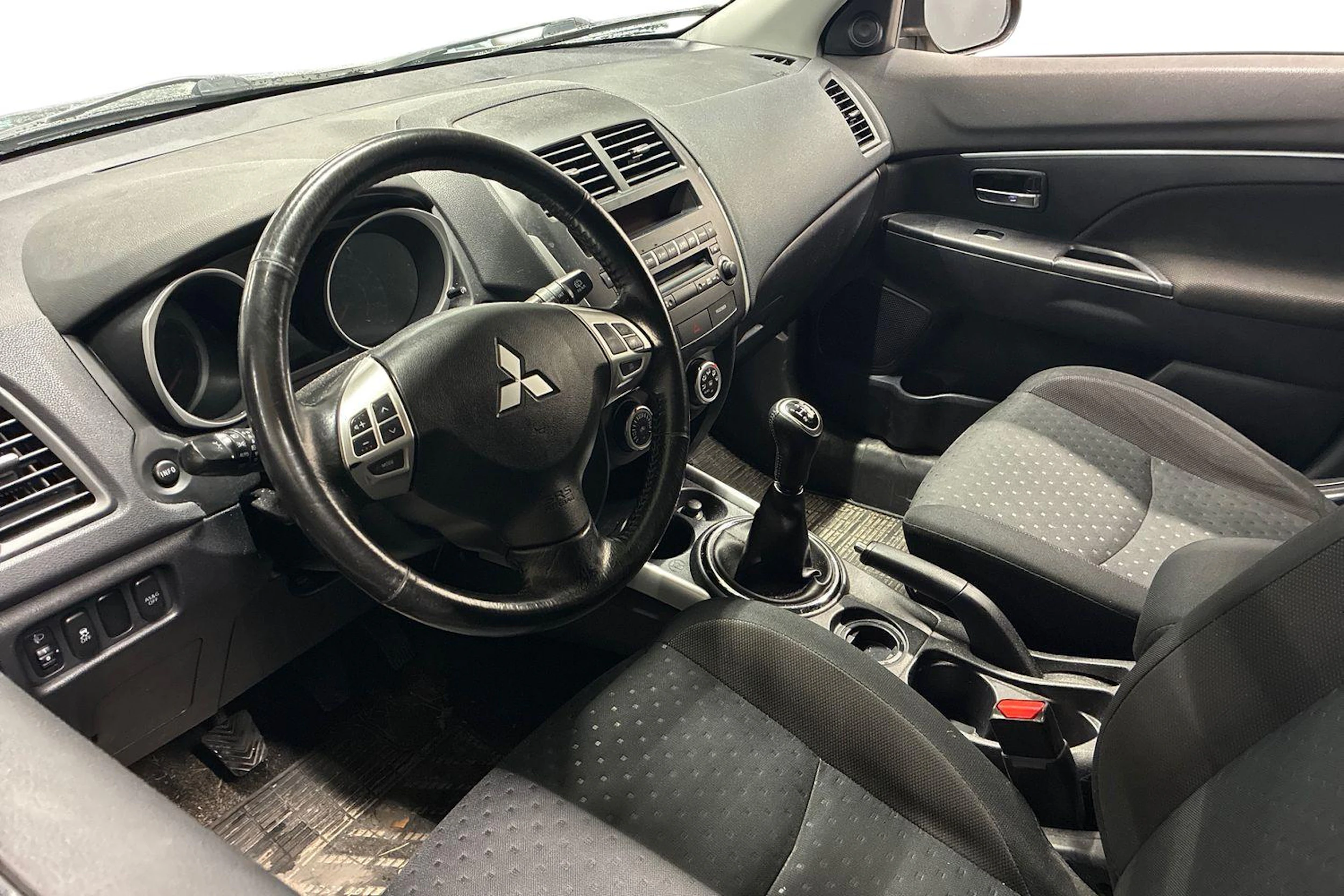 harmaa Mitsubishi ASX 2012 kuva 3.