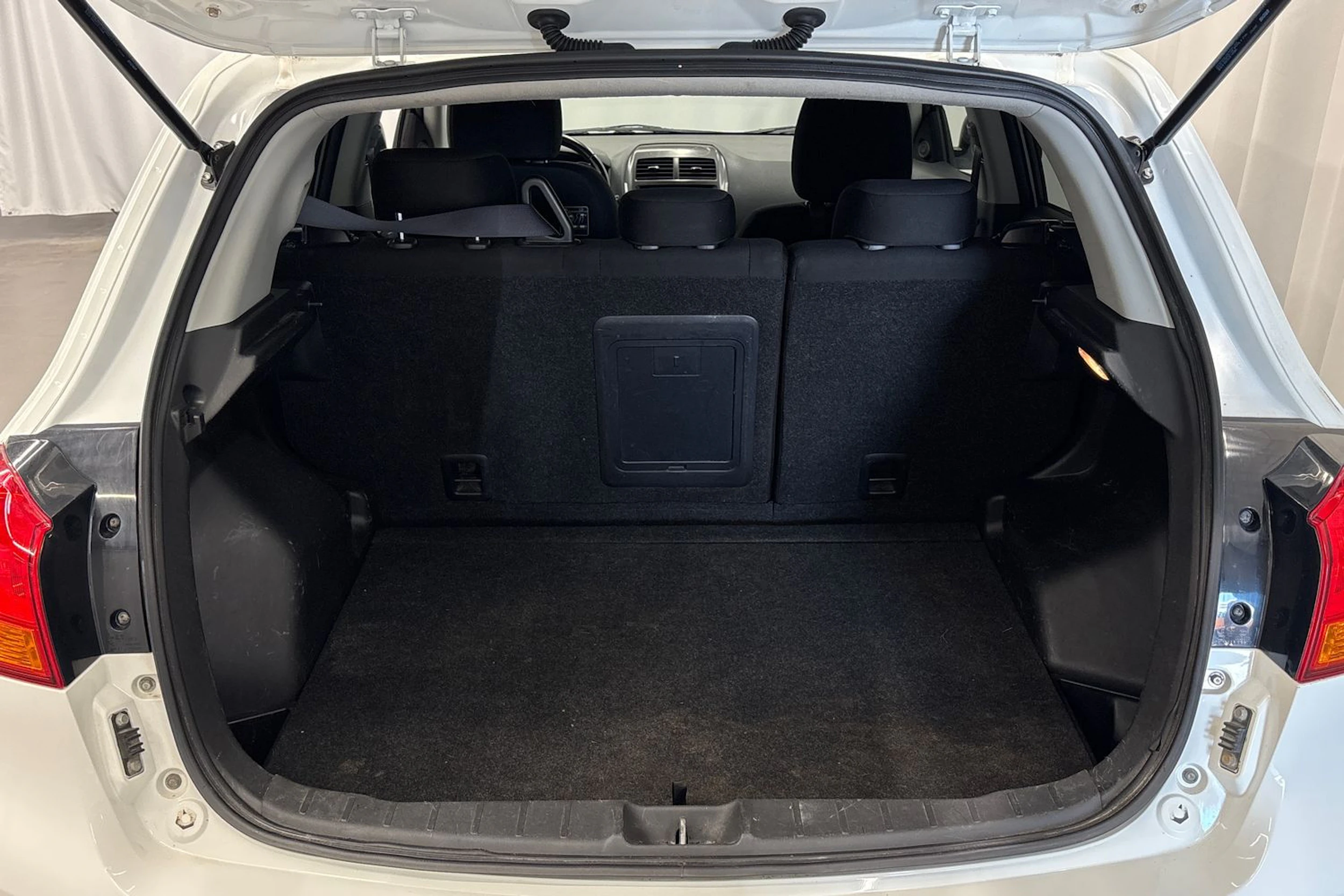 valkoinen Mitsubishi ASX 2013 kuva 13.