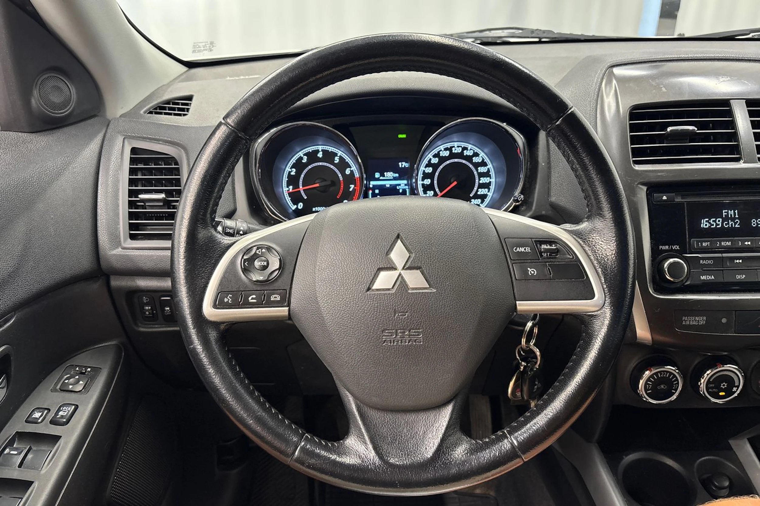 valkoinen Mitsubishi ASX 2013 kuva 16.