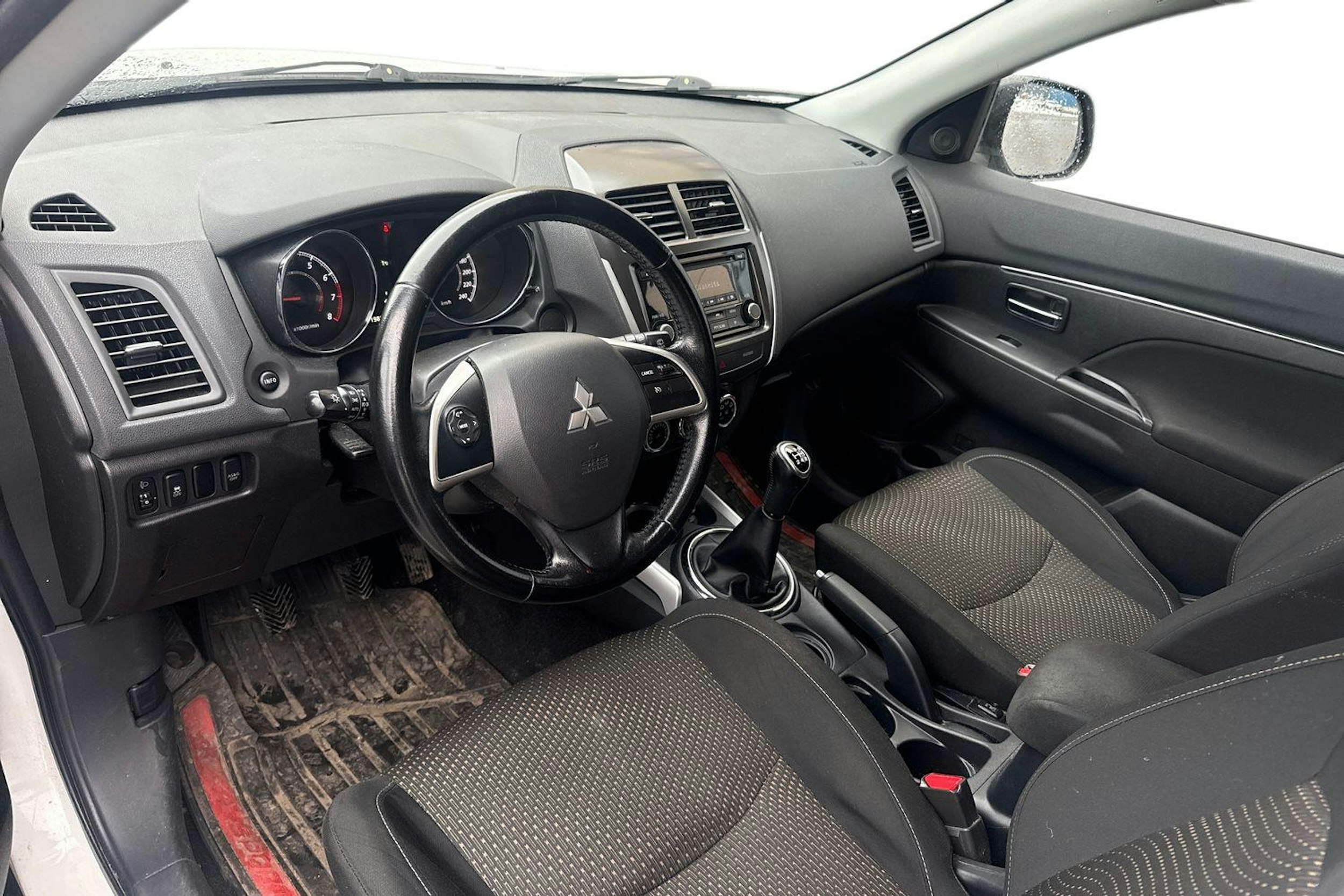 valkoinen Mitsubishi ASX 2014 kuva 3.