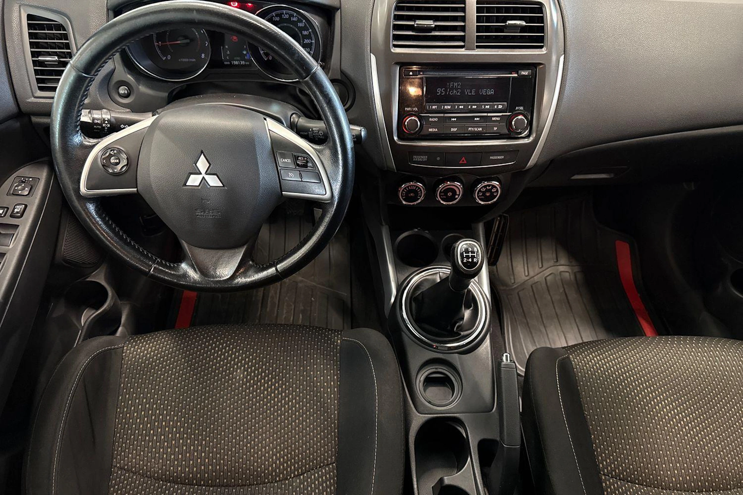 valkoinen Mitsubishi ASX 2014 kuva 9.