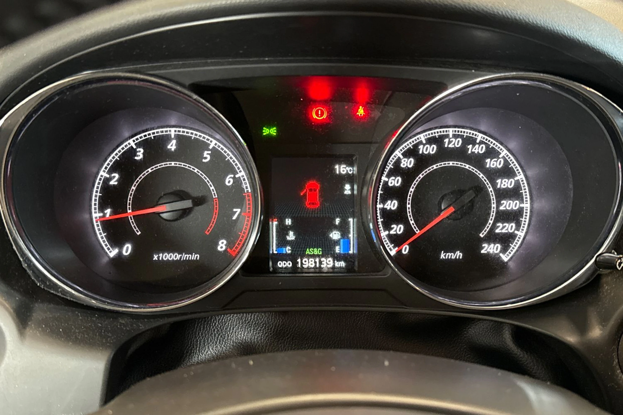 valkoinen Mitsubishi ASX 2014 kuva 14.