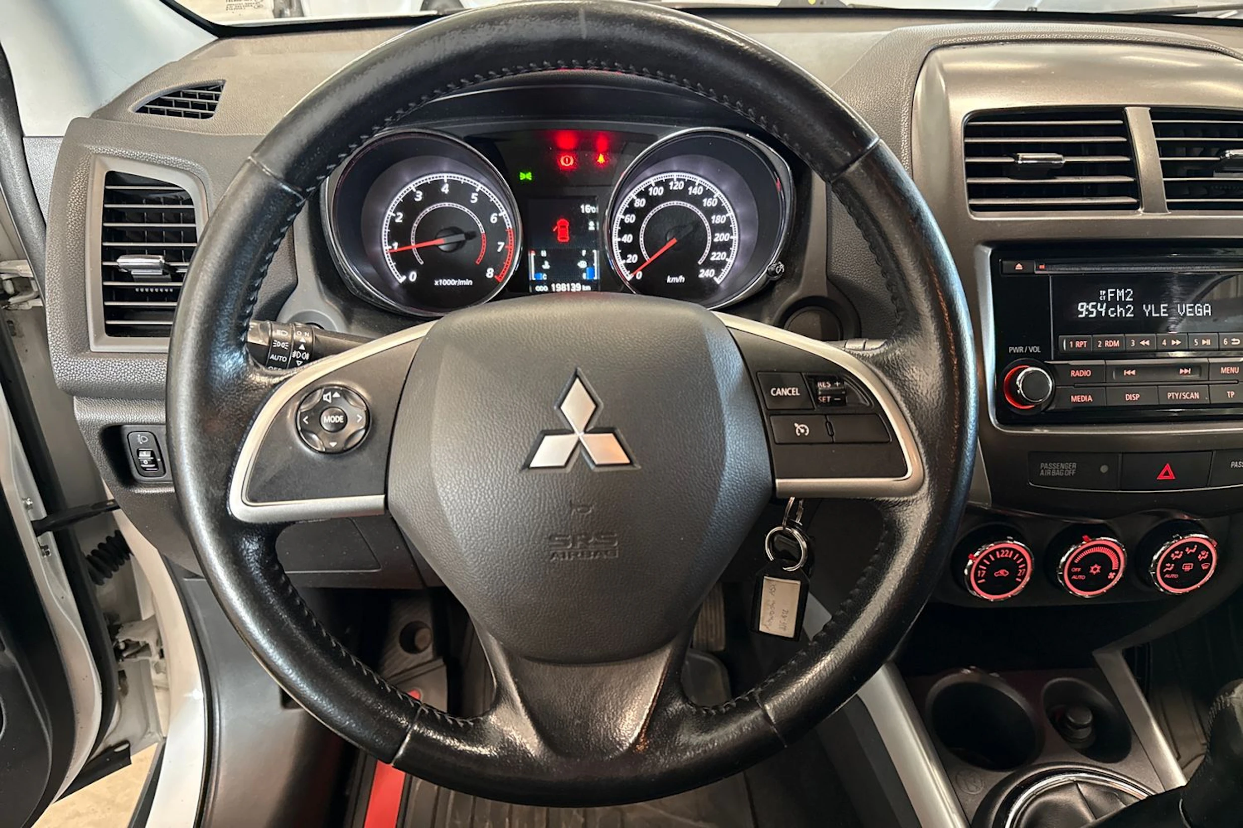 valkoinen Mitsubishi ASX 2014 kuva 15.