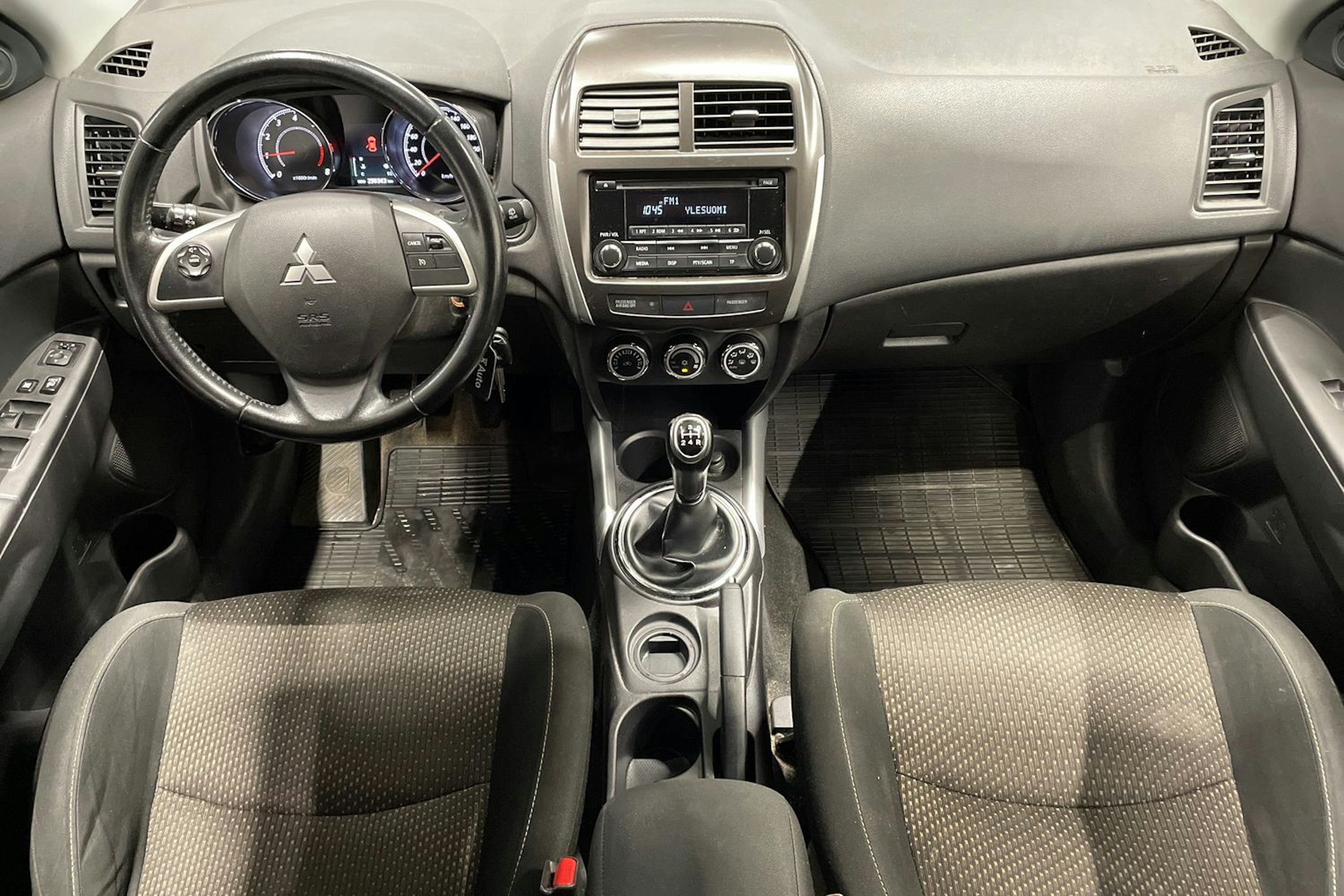 ruskea (beige) Mitsubishi ASX 2014 kuva 9.