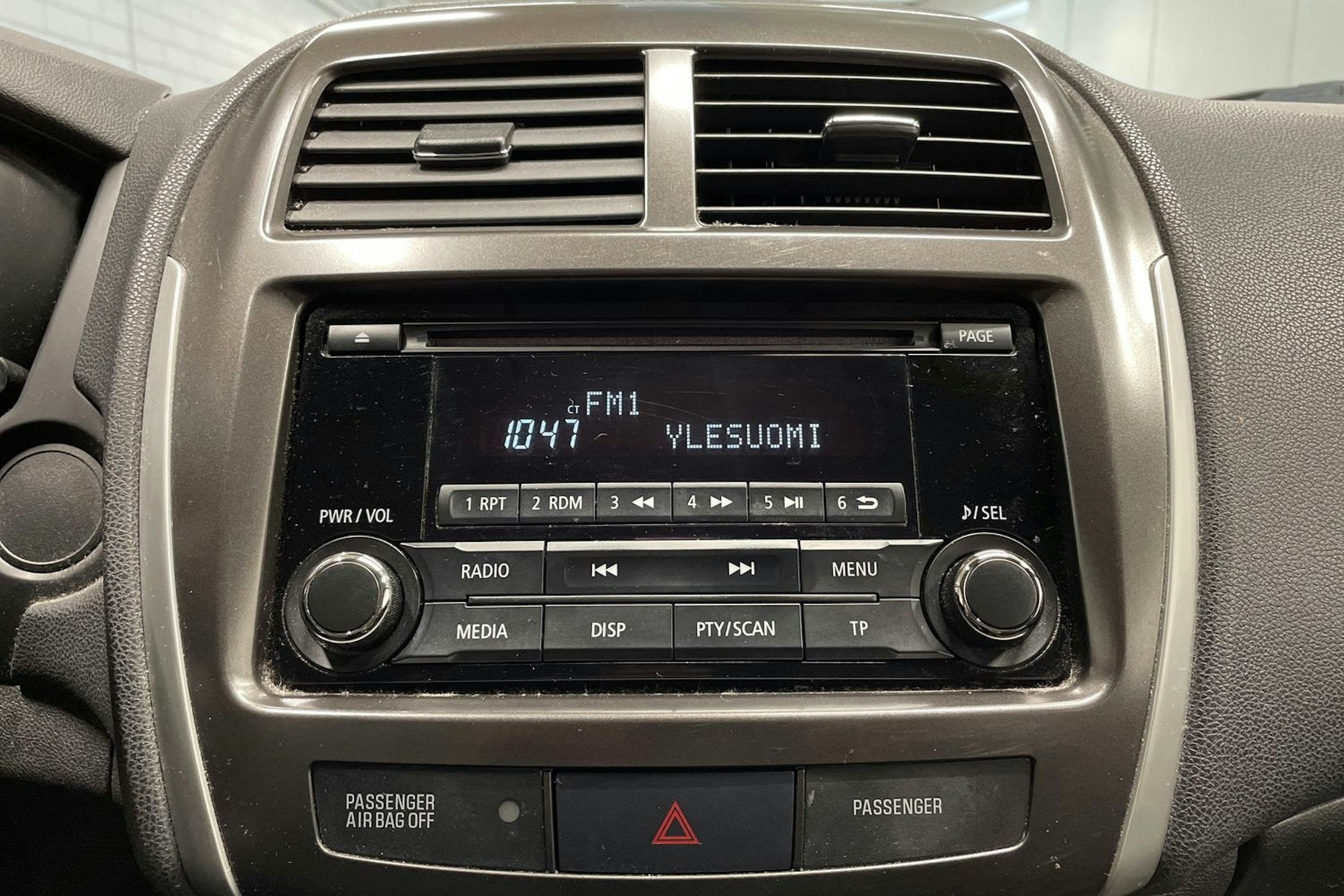 ruskea (beige) Mitsubishi ASX 2014 kuva 16.