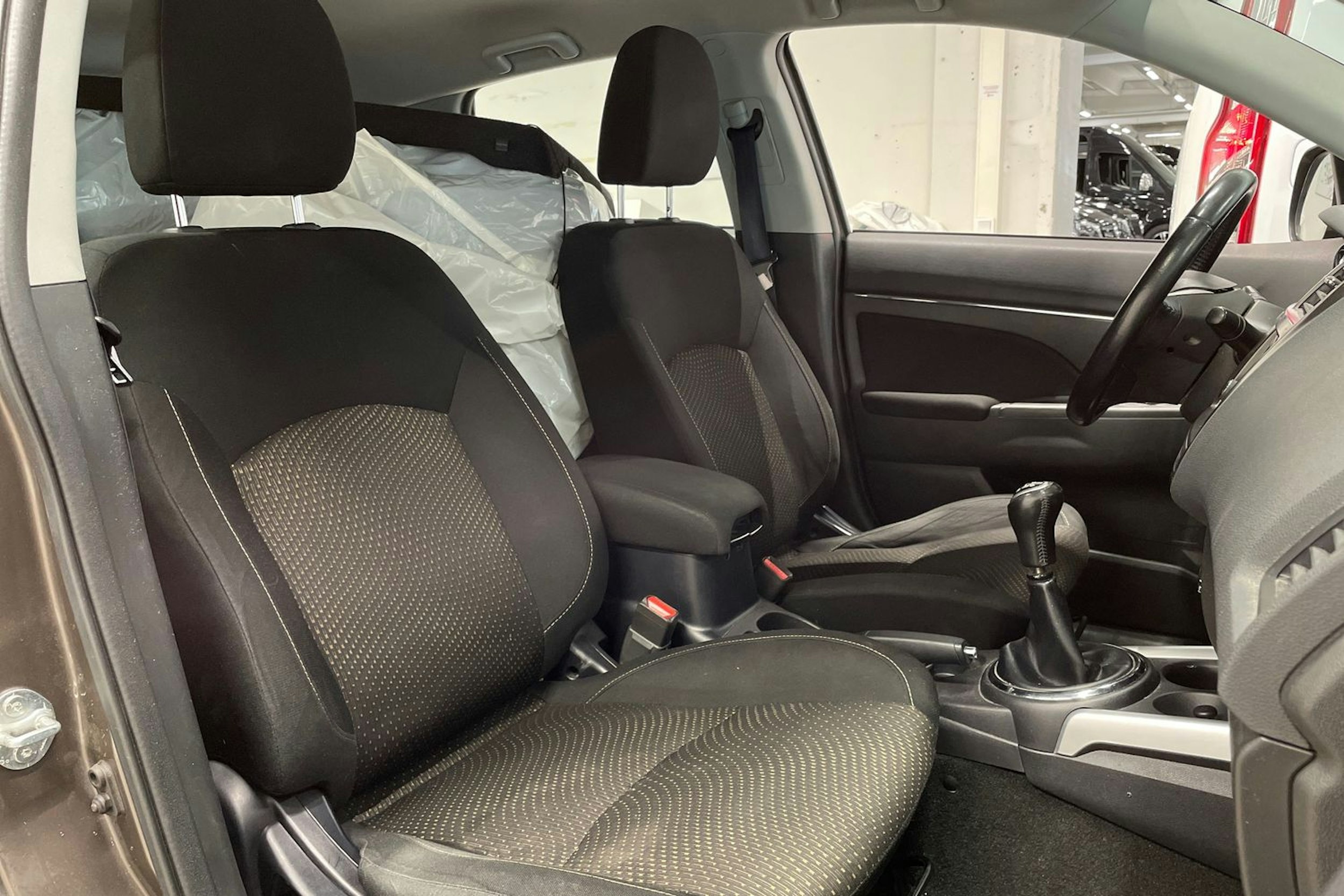 ruskea (beige) Mitsubishi ASX 2014 kuva 24.
