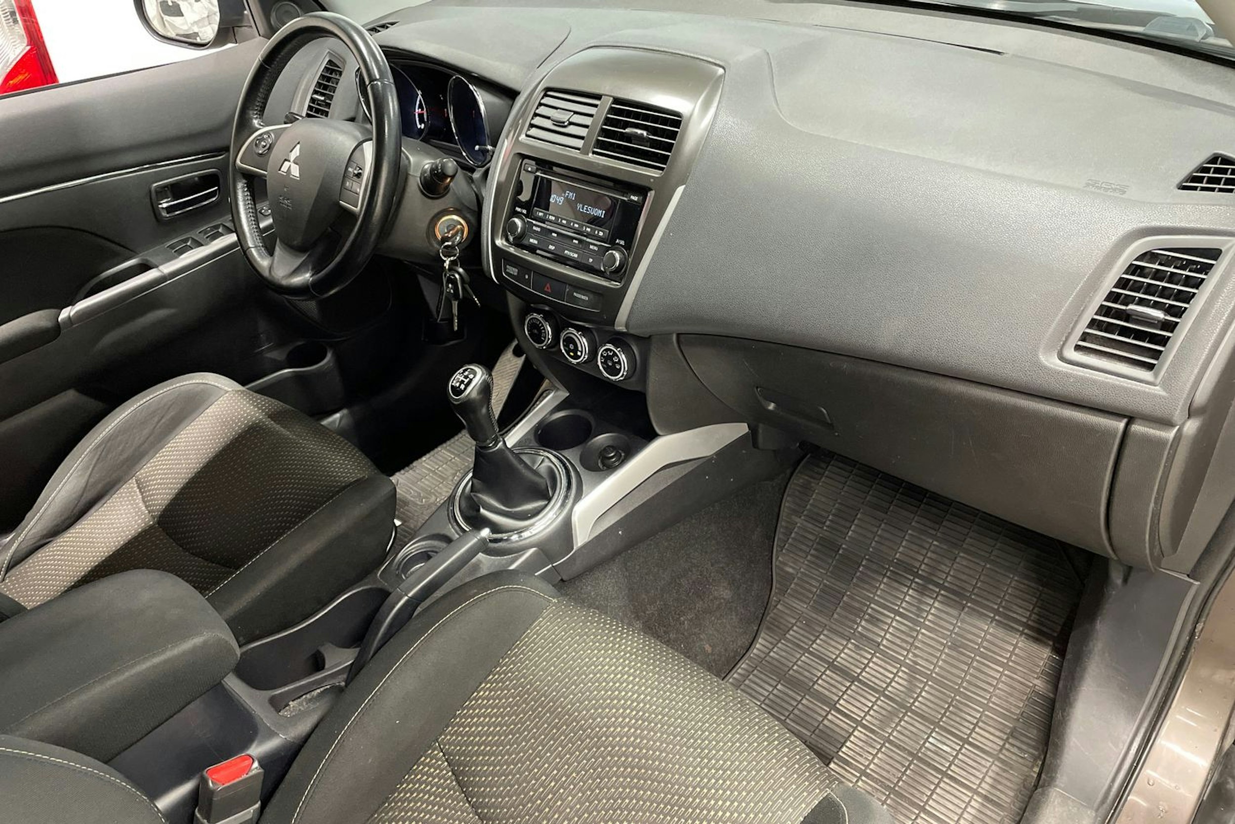 ruskea (beige) Mitsubishi ASX 2014 kuva 25.
